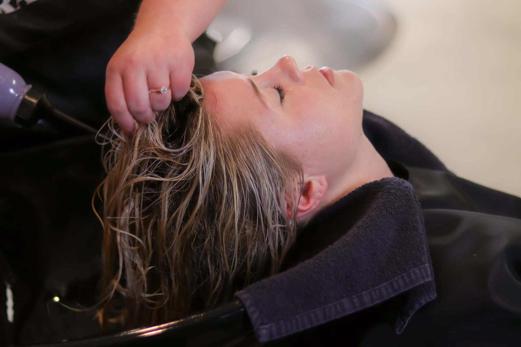 Färben im Salon Haarmonie Styling & Perücken